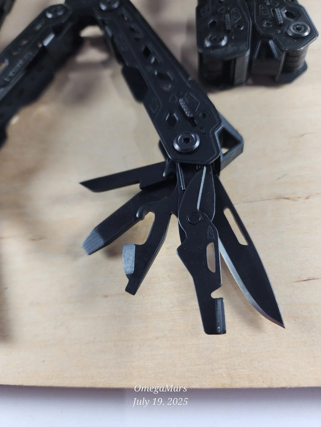 Gerber Truss 17-in-1 Multi Tool One(1) good - great conditions! Black NO Sheath