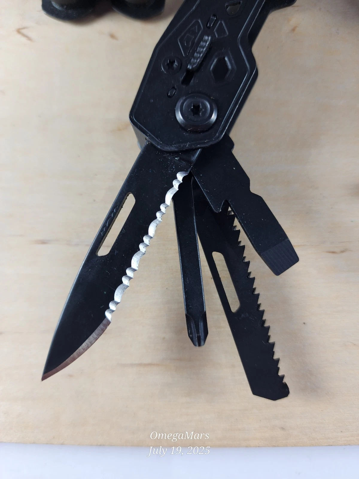 Gerber Truss 17-in-1 Multi Tool One(1) good - great conditions! Black NO Sheath