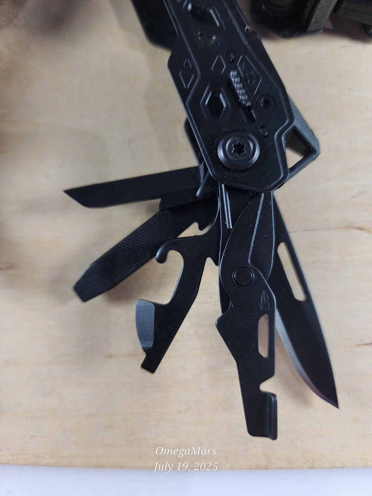 Gerber Truss 17-in-1 Multi Tool One(1) good - great conditions! Black NO Sheath